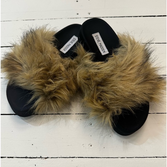 Steve Madden-Amari Faux Fur Sandals - Picture 3 of 4